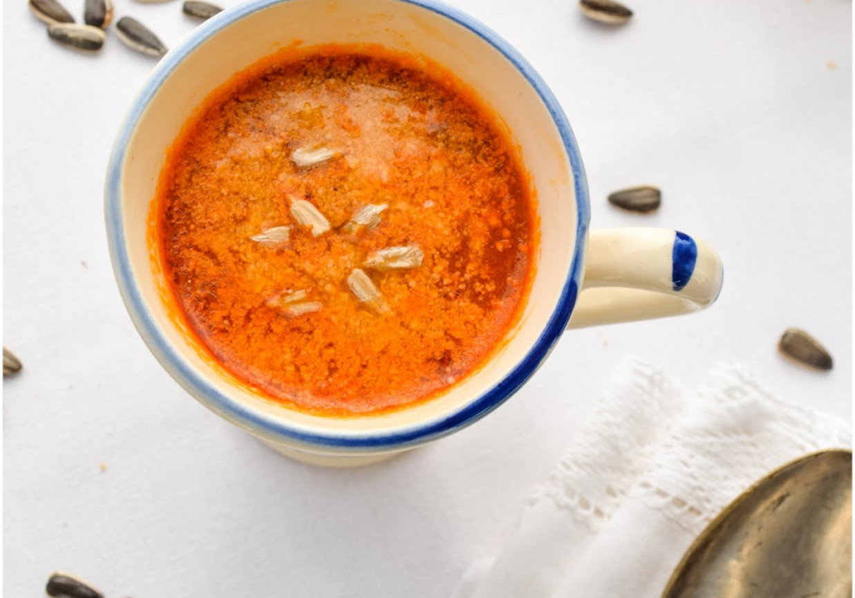 Zupa minestrone z pieczoną papryką foto