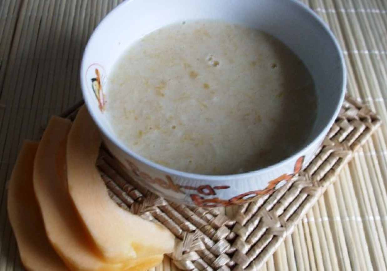 Zupa mleczna z dynią i płatkami ryzowymi foto