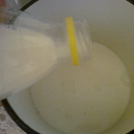 Krok 1 - Zupa mleczna z kluseczkami foto