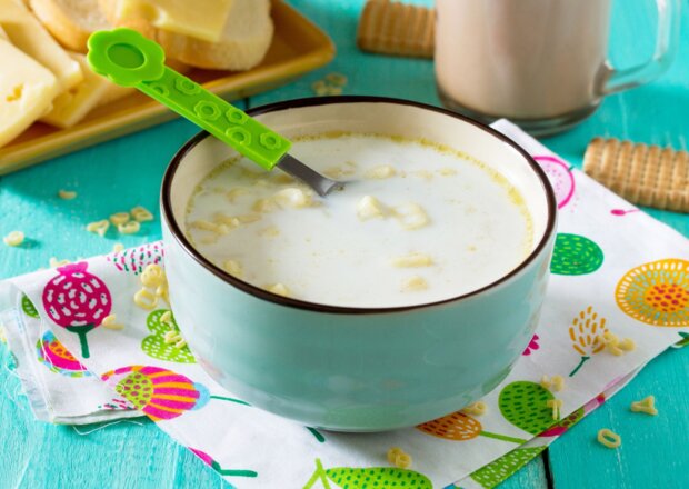 Fotografia przedstawiająca Zupa mleczna z lanymi kluseczkami