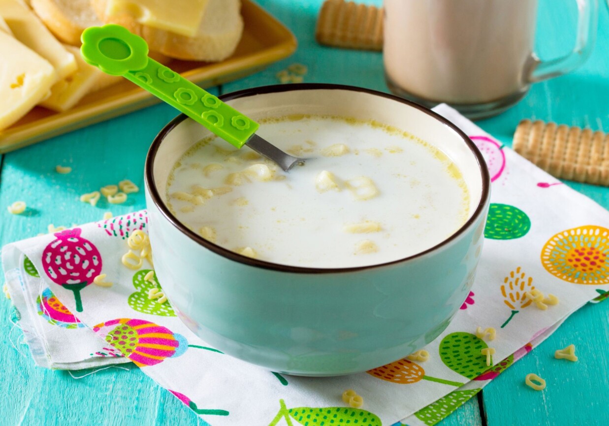 Zupa mleczna z lanymi kluseczkami foto