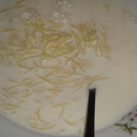 Krok 6 - Zupa mleczna z  makaronem foto