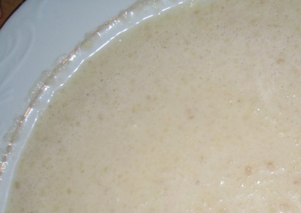 Fotografia przedstawiająca zupa mleczna z migdałami