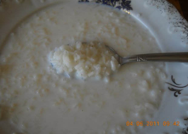 Fotografia przedstawiająca zupa mleczna z ryżem