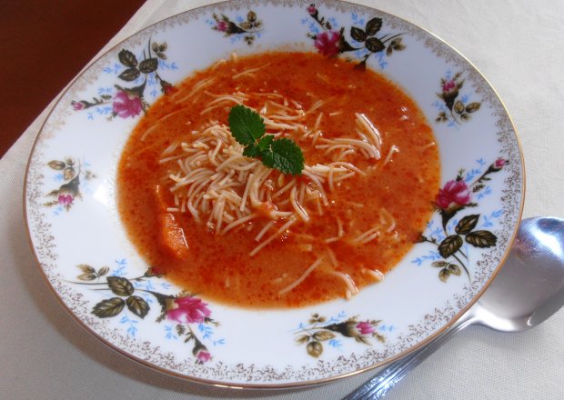 Fotografia przedstawiająca Zupa mocno pomidorowa