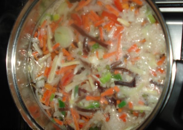 Fotografia przedstawiająca Zupa na bazie mrożonki chińskiej