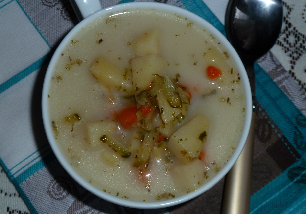 Zupa ogórkowa (bezmięsna) foto