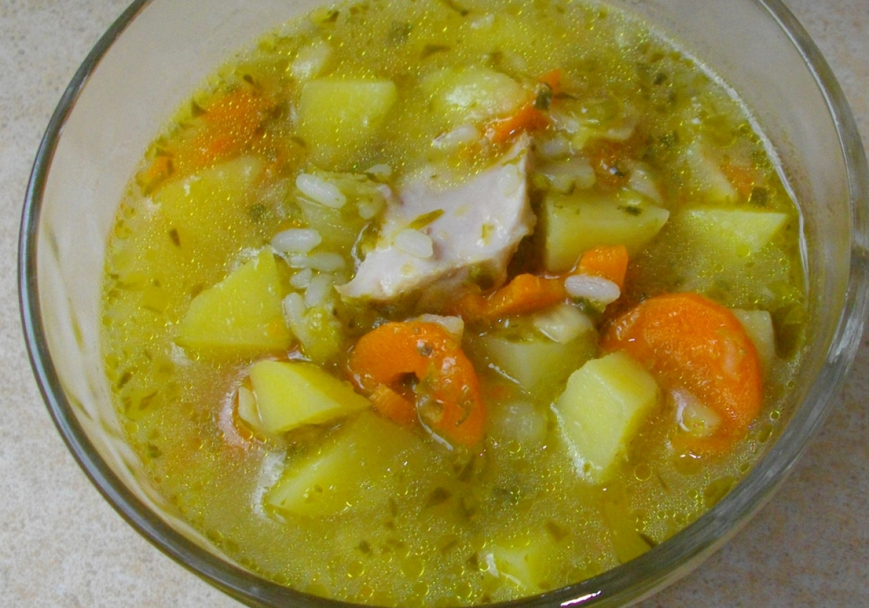 Zupa ogórkowa na rosole - z ryżem i ziemniakami foto