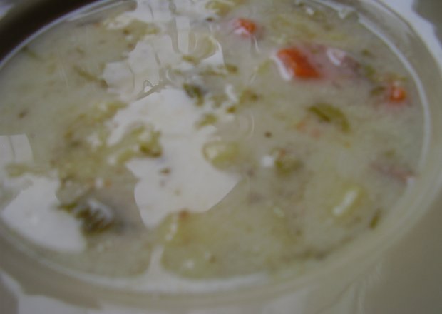 Fotografia przedstawiająca Zupa ogórkowa popularna