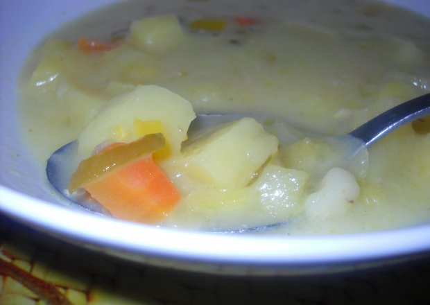 Fotografia przedstawiająca Zupa ogórkowa tradycyjnie