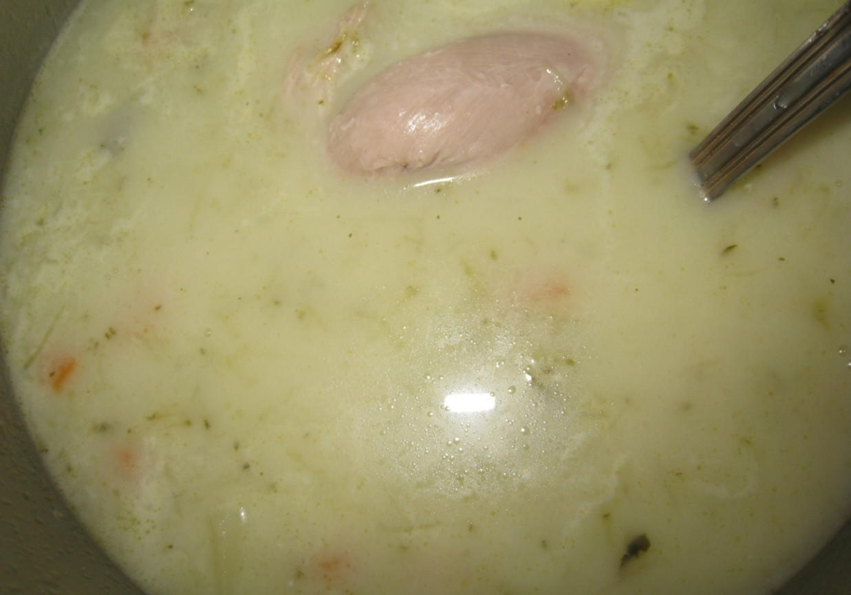 Zupa ogórkowa z groszkiem foto