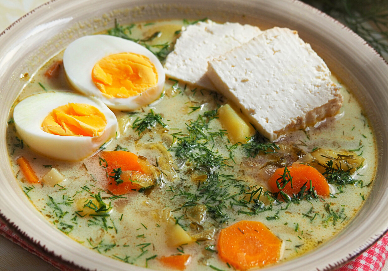 Zupa ogórkowa z jajkiem i wędzonym twarogiem DoradcaSmaku.pl