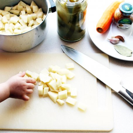 Krok 1 - Zupa ogórkowa z nutą indyjskiego curry foto