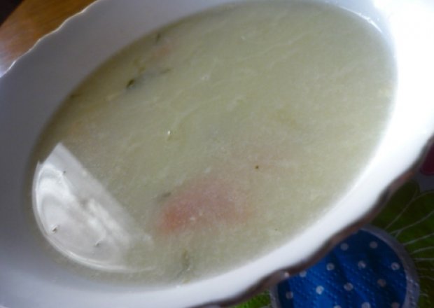 Fotografia przedstawiająca Zupa ogórkowa z przecieru