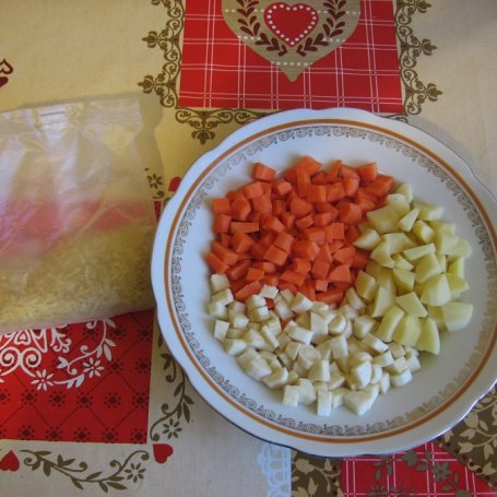 Krok 2 - Zupa ogórkowa z ryżem i koperkiem foto