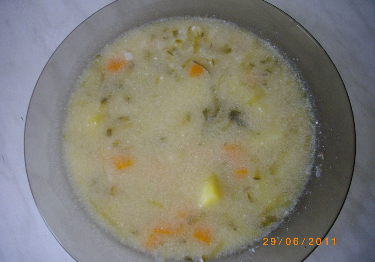 Zupa ogórkowa z ryzem i ziemniakami foto