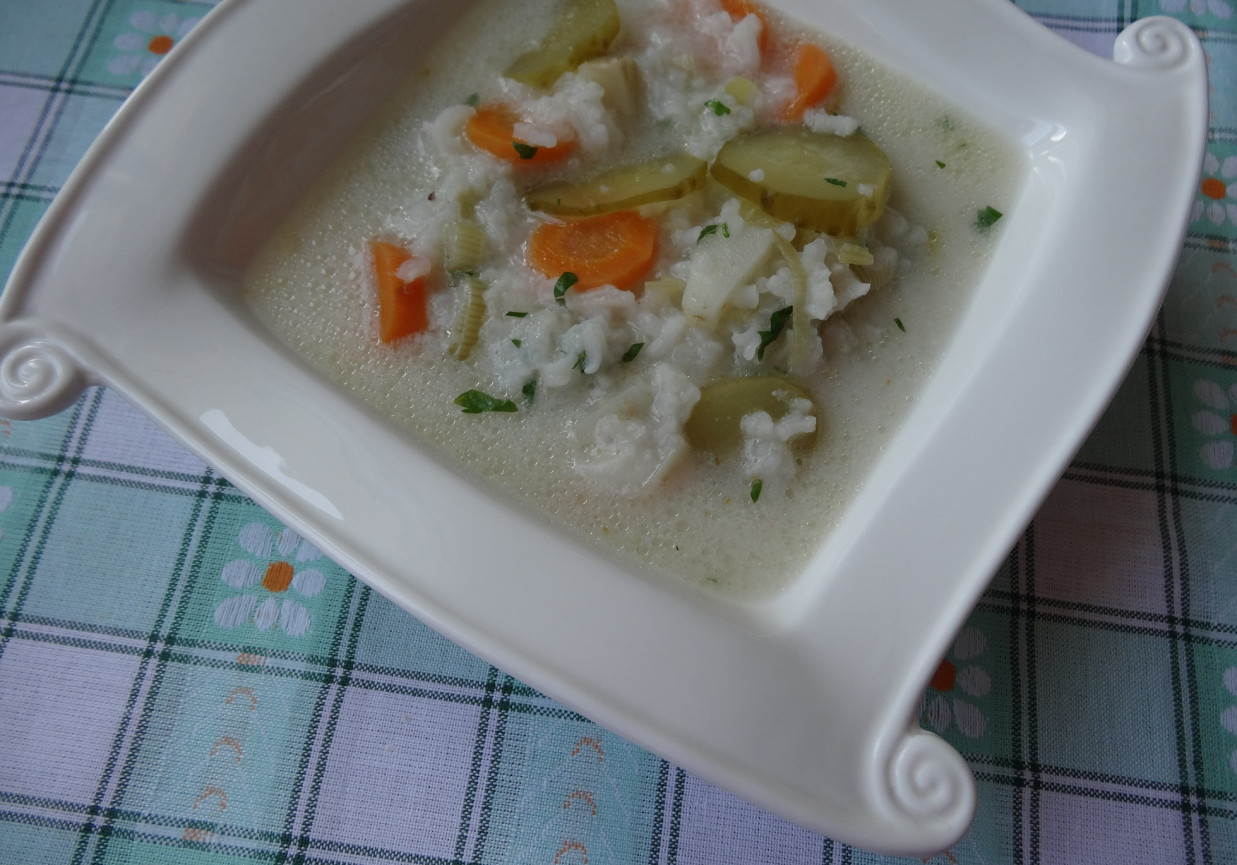 Zupa ogórkowa z ryżem jaśminowym foto