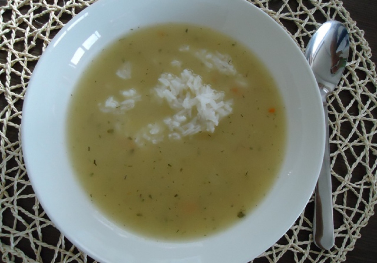 Zupa ogórkowa z ryżem foto