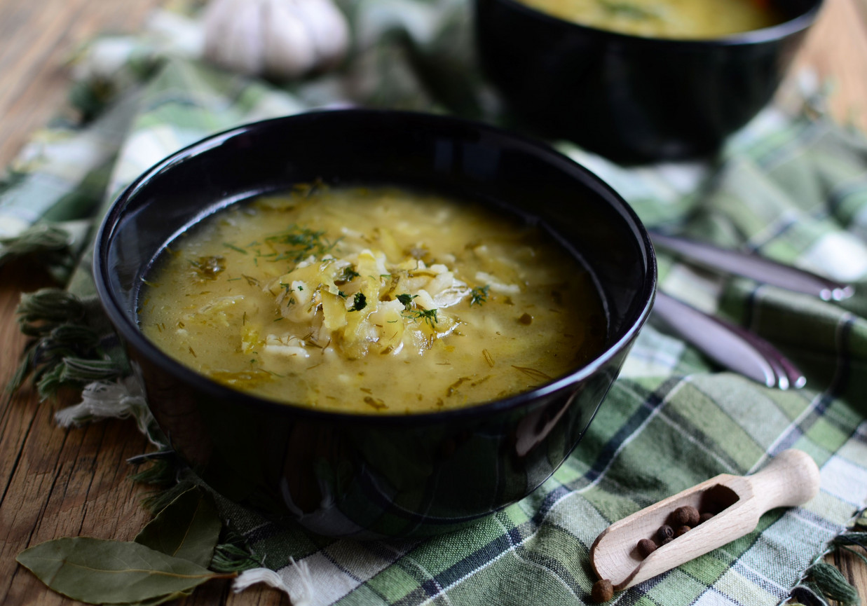 Zupa ogórkowa z ryżem foto