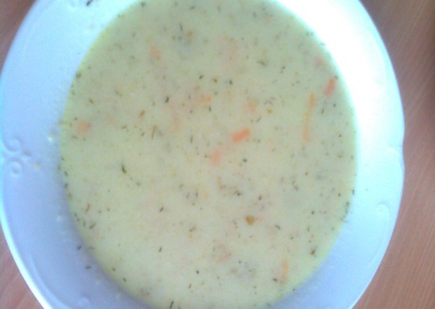 Fotografia przedstawiająca zupa ogórkowa z ryzem