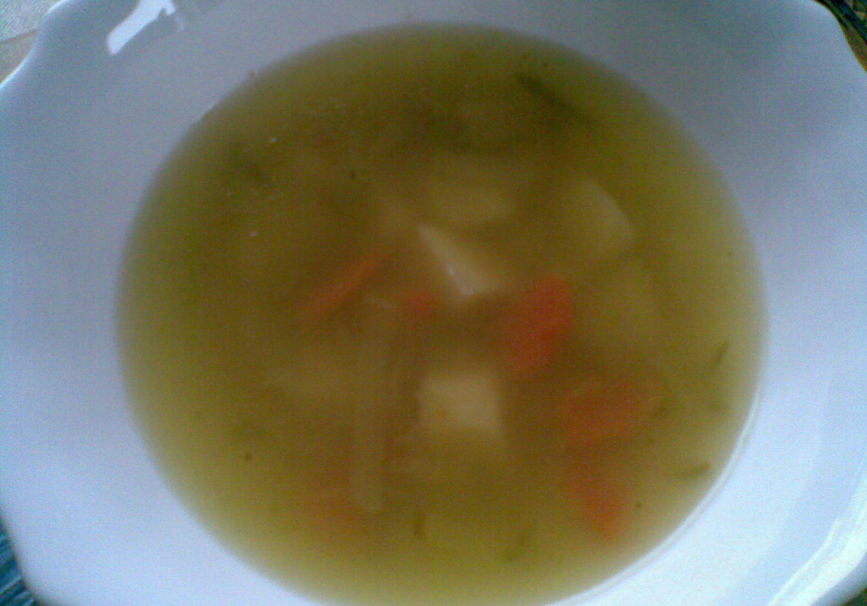 zupa ogórkowa z ziemniakami dla malucha foto