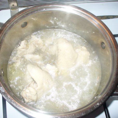 Krok 2 - Zupa ogórkowa z ziemniakami foto