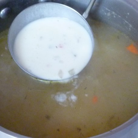 Krok 3 - Zupa ogórkowa z ziemniakami foto