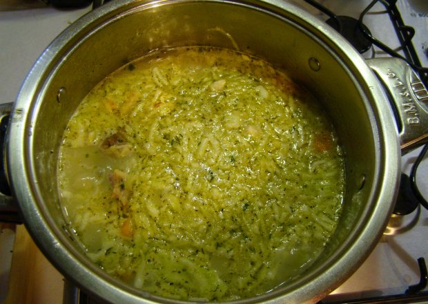 Fotografia przedstawiająca Zupa ogórkowa ze świeżych ogórków