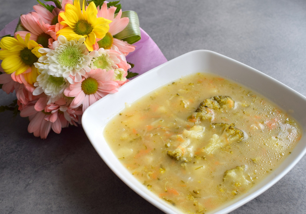 Zupa ogórkowo-brokułowa foto