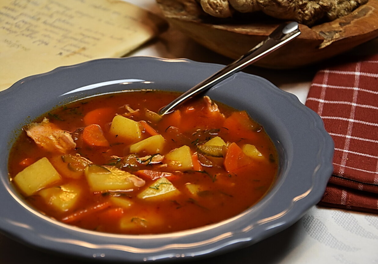 Zupa ogórkowo-pomidorowa foto