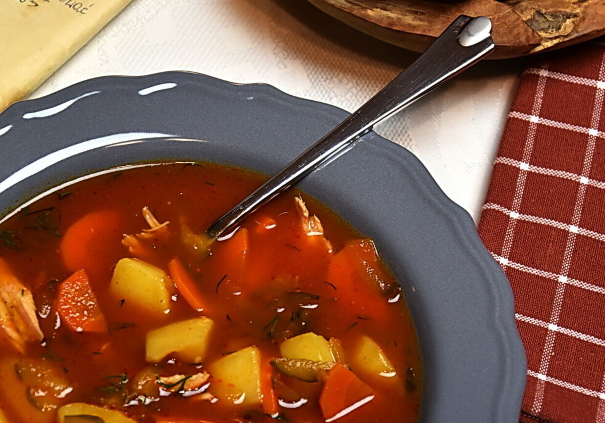 Zupa ogórkowo-pomidorowa foto