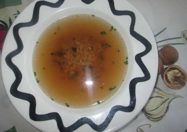 Fotografia przedstawiająca Zupa orzechowa z czosnkiem (po Bułgarsku)