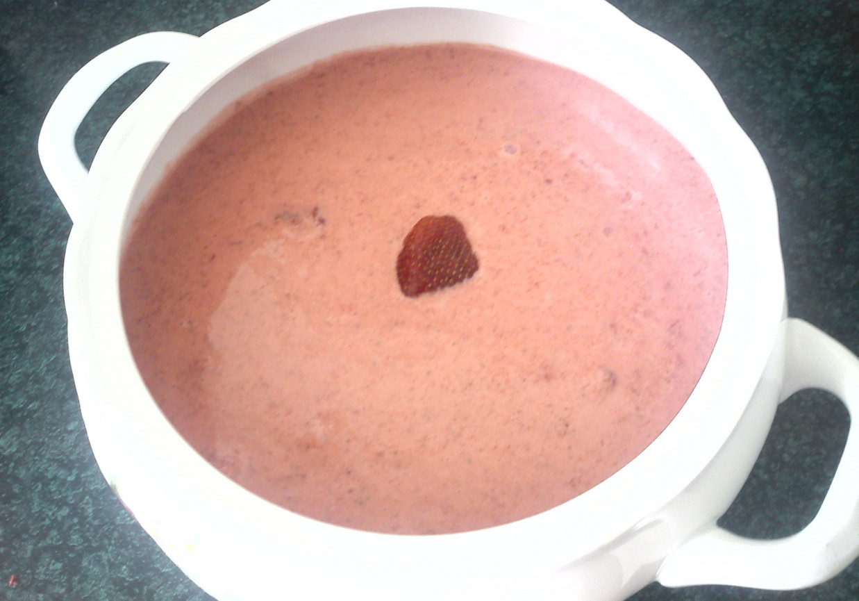 Zupa owocowa truskawkowa foto