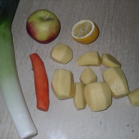 Krok 1 - Zupa owocowo - warzywna foto