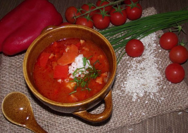 Fotografia przedstawiająca Zupa paprykowa z ryżem