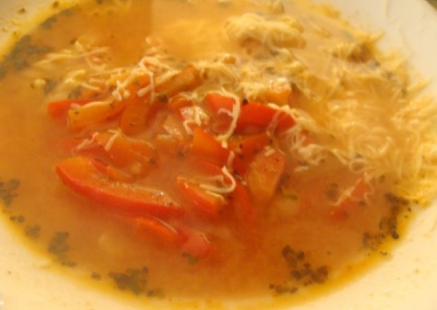 Fotografia przedstawiająca Zupa paprykowa z serem
