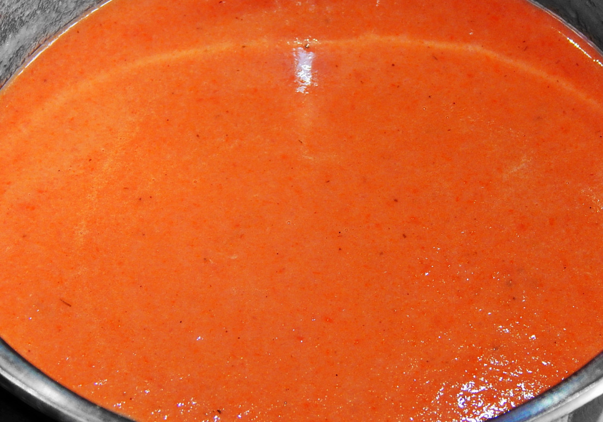 Zupa paprykowa z sokiem pomarańczowym foto