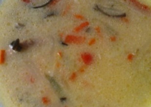 Fotografia przedstawiająca Zupa paprykowo- ogórkowa