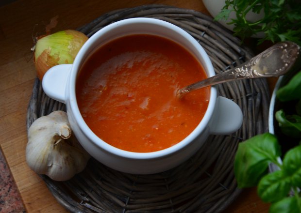 Fotografia przedstawiająca zupa paprykowo-pomarańczowa