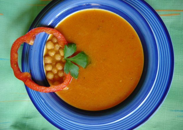 Fotografia przedstawiająca Zupa paprykowo- pomidorowa