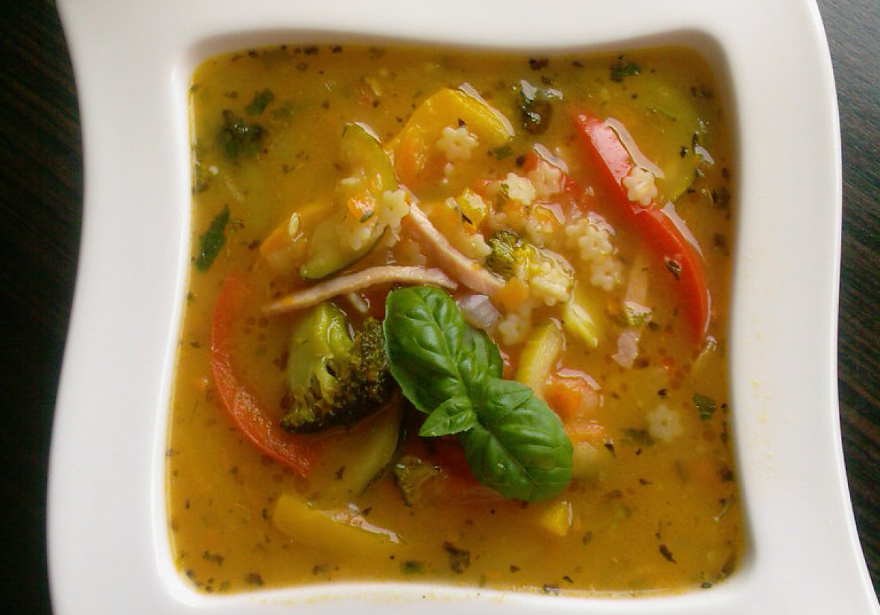Zupa paprykowo-cukiniowo-brokułowa na włoską nutkę foto