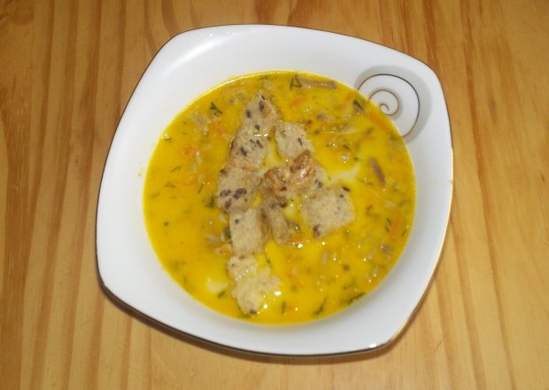 Fotografia przedstawiająca Zupa pieczarkowa z grzankami czosnkowymi