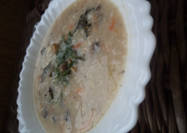 Fotografia przedstawiająca Zupa pieczarkowa z jarmużem i ryżem basmati :)