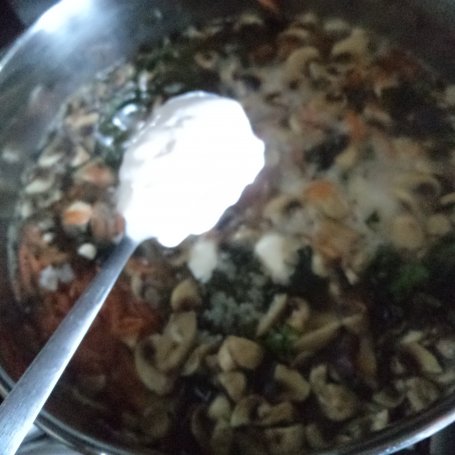 Krok 6 - Zupa pieczarkowa z jarmużem i ryżem basmati :) foto
