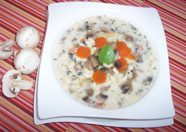 Fotografia przedstawiająca Zupa pieczarkowa z jogurtem