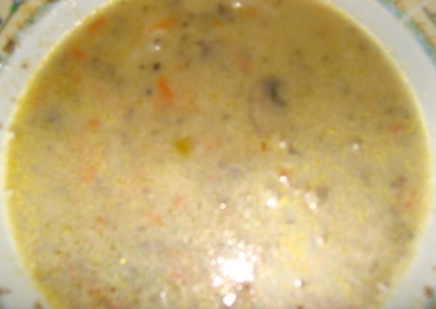 Fotografia przedstawiająca Zupa pieczarkowa z makaronem świderki