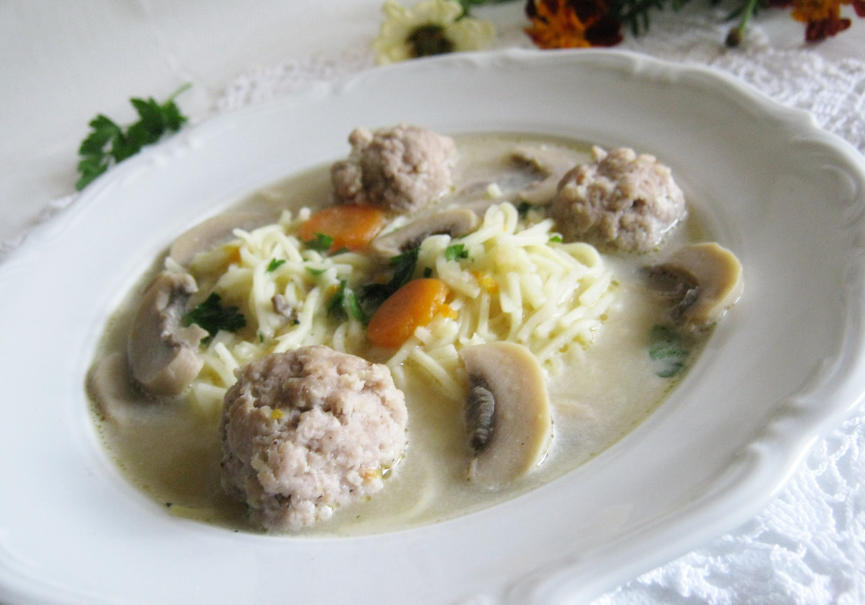 Zupa pieczarkowa z pulpetami - DoradcaSmaku.pl