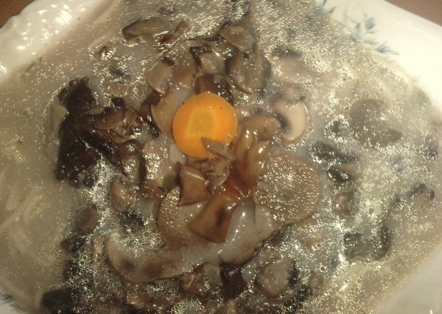 Fotografia przedstawiająca Zupa pieczarkowo- opieńkowa