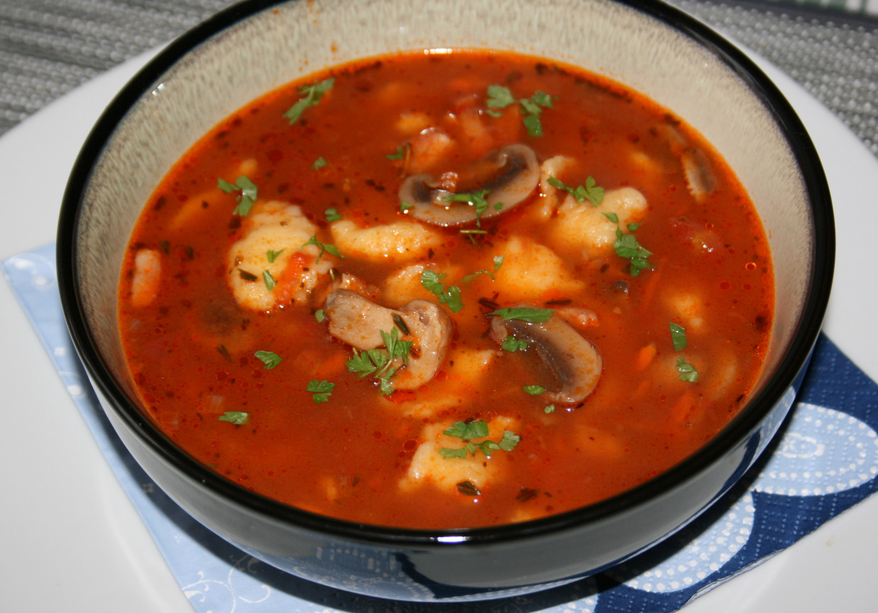 Zupa pieczarkowo - pomidorowa z zacierkami foto