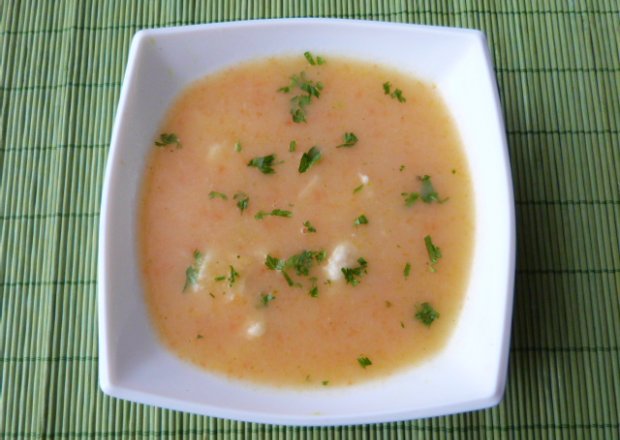 Fotografia przedstawiająca Zupa pietruszkowa z kluseczkami